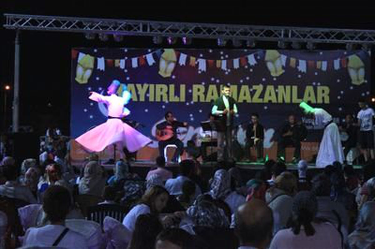 Serdivan Ramazan\'da Buluşma Noktası Oldu