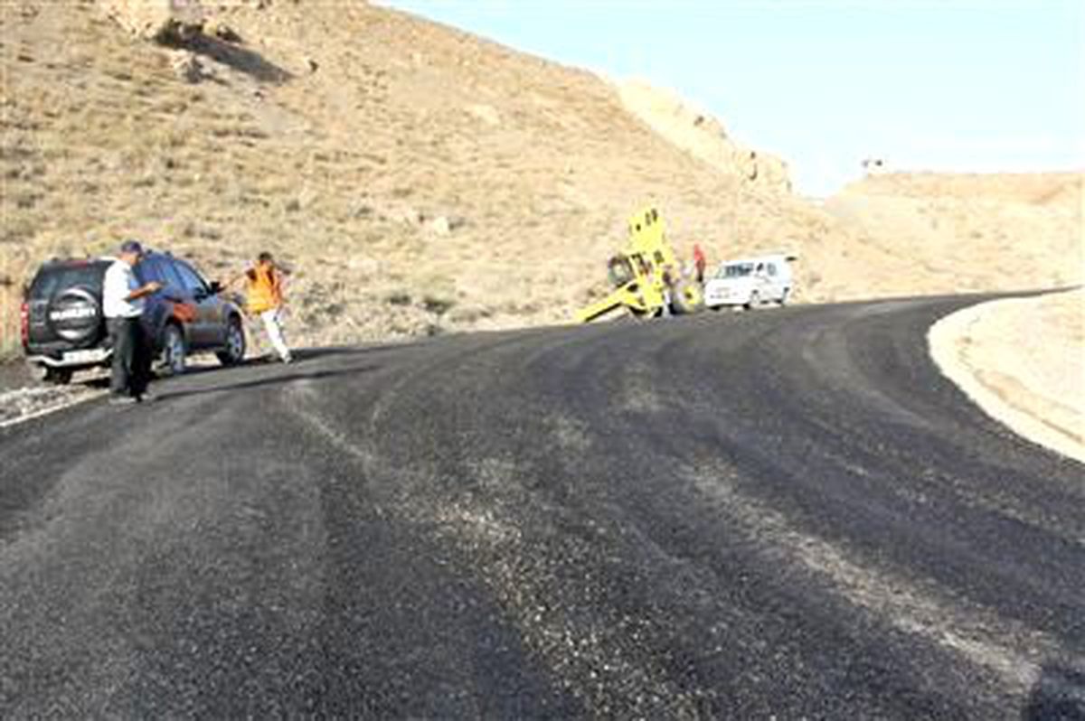 Tugay Yolunda Asfalt Çalışması Başladı
