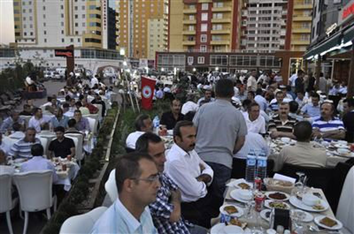 "Darbe Ürünü Yasalar Demokrasinin Kılıcı Gibi Sallandı"