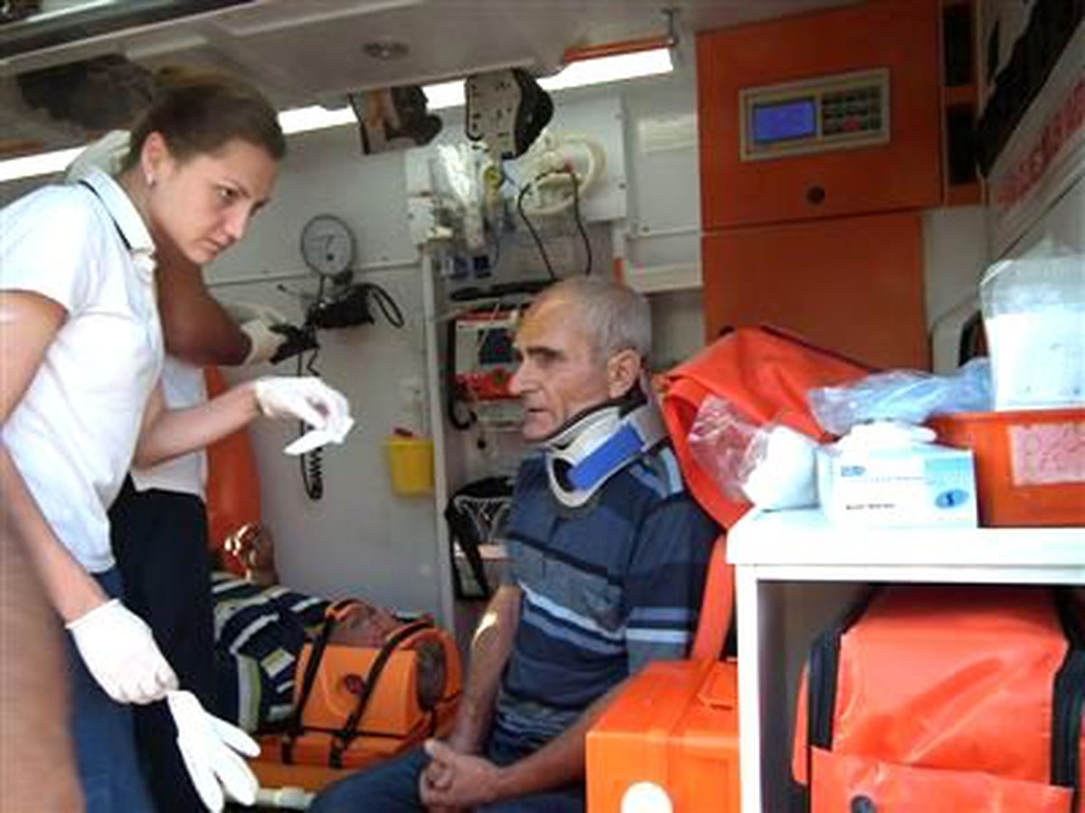 Yoldan Çıkan Tır Evin Bahçesine Uçtu