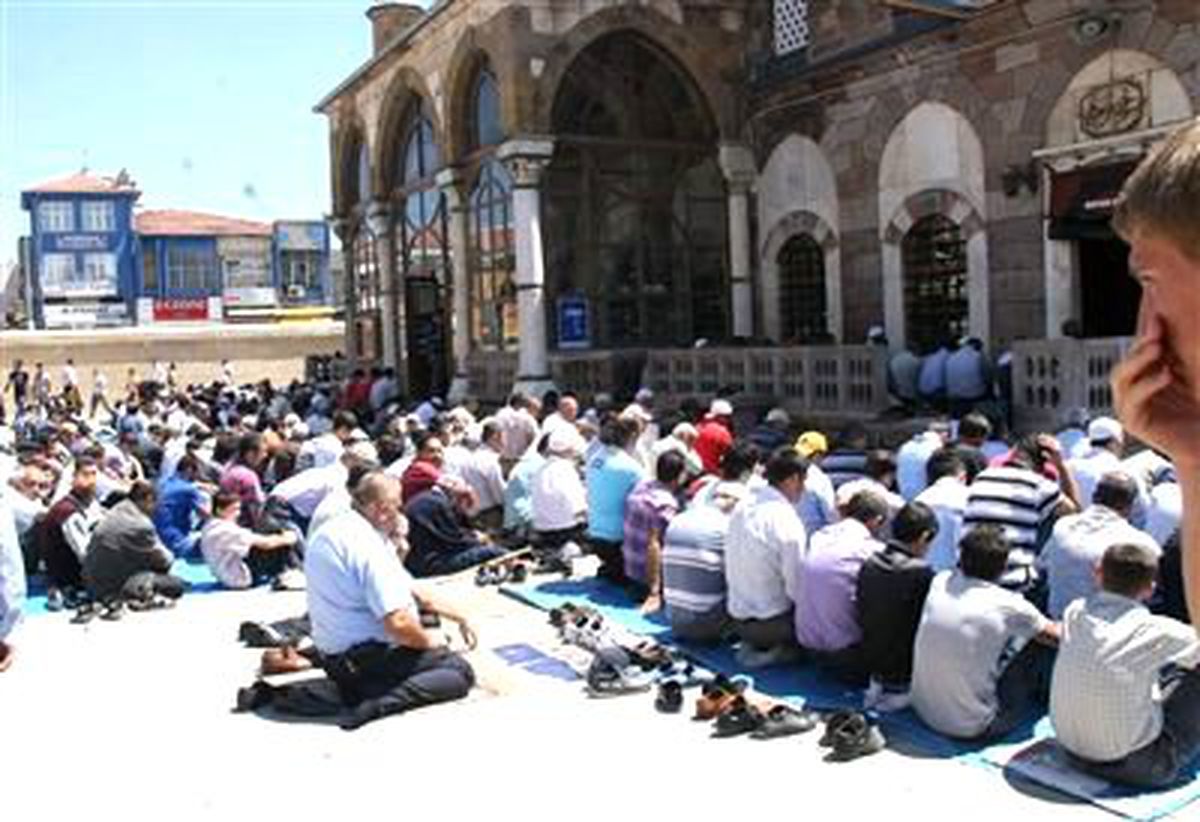 Yozgat'ta Ramazan'ın Son Cumasında Camiler Doldu Taştı