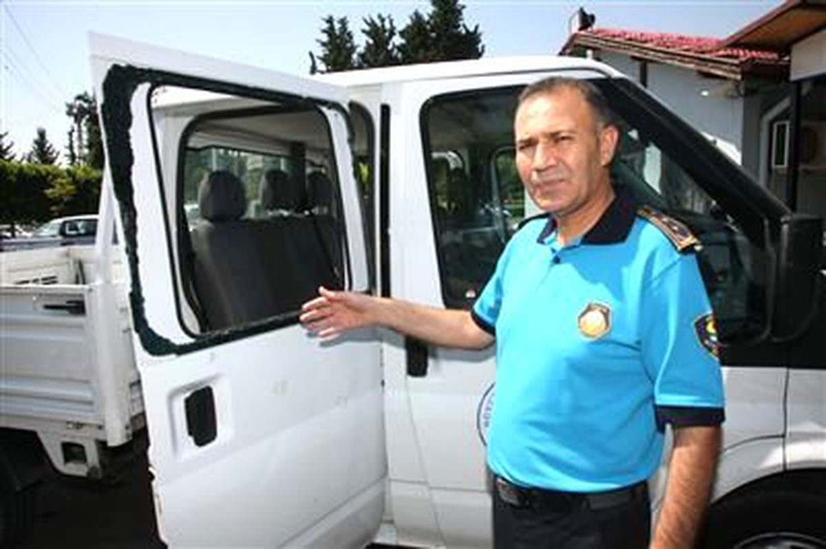 Adana\'da Zabıta Aracına Saldırı