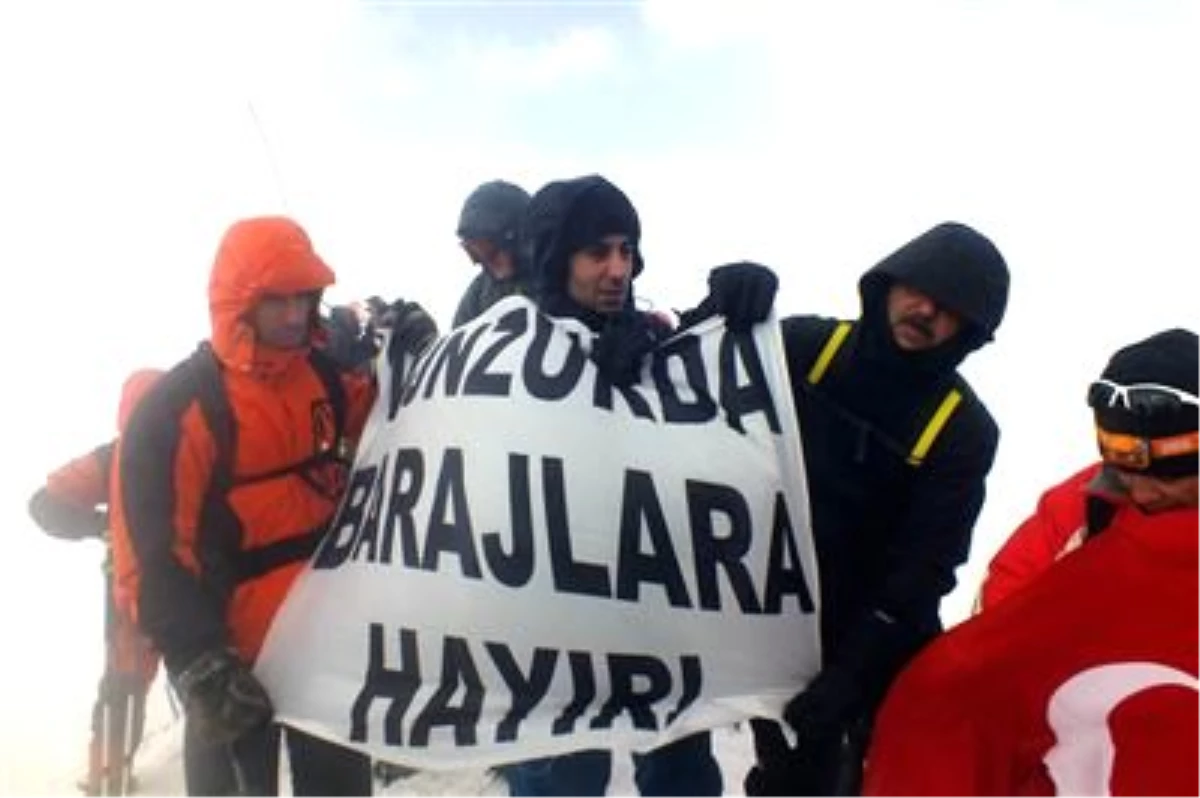 Ağrı Dağı Zirvesinde "Baraj" Protestosu