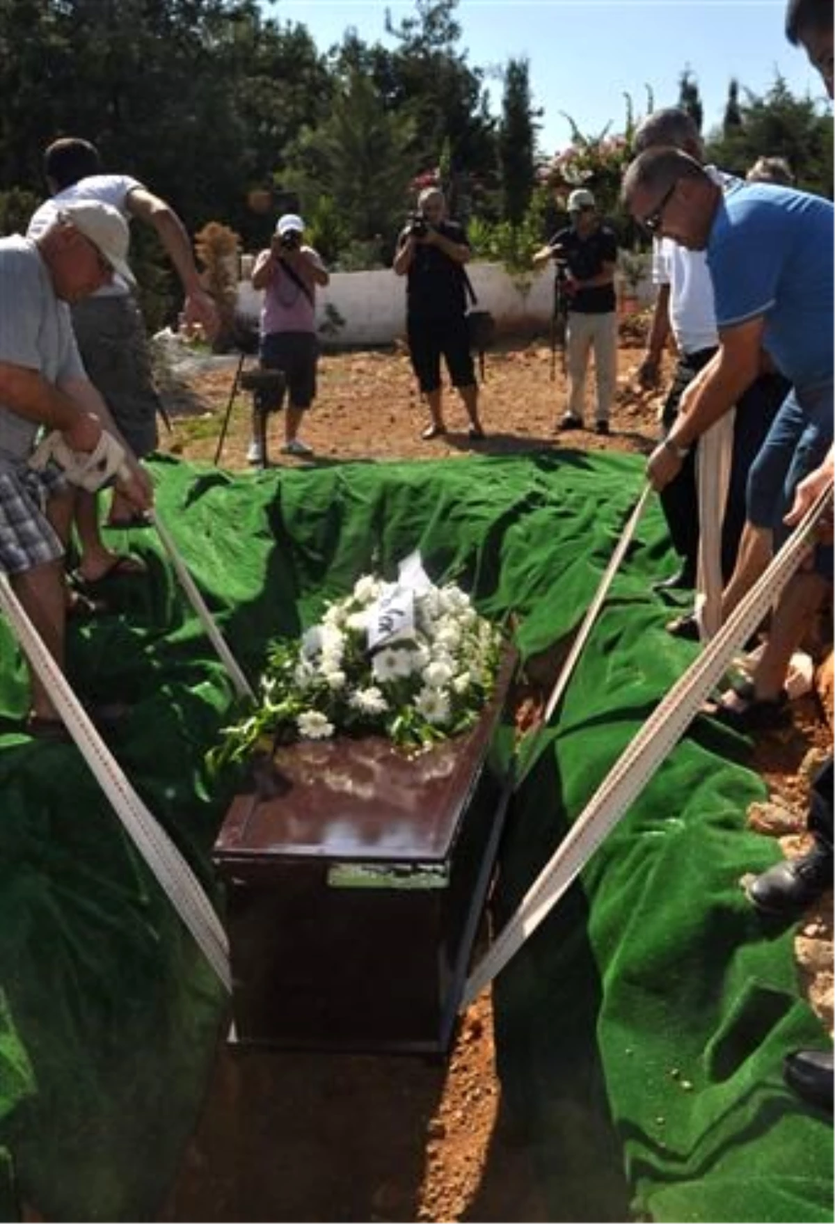 Alman Kadının Cenazesi Alanya\'da Toprağa Verildi