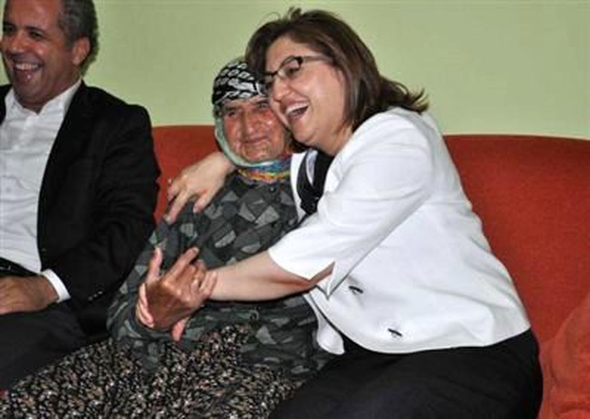 Bakan Şahin, 103 Yaşındaki Adaşından Hasta Annesi İçin Dua İstedi