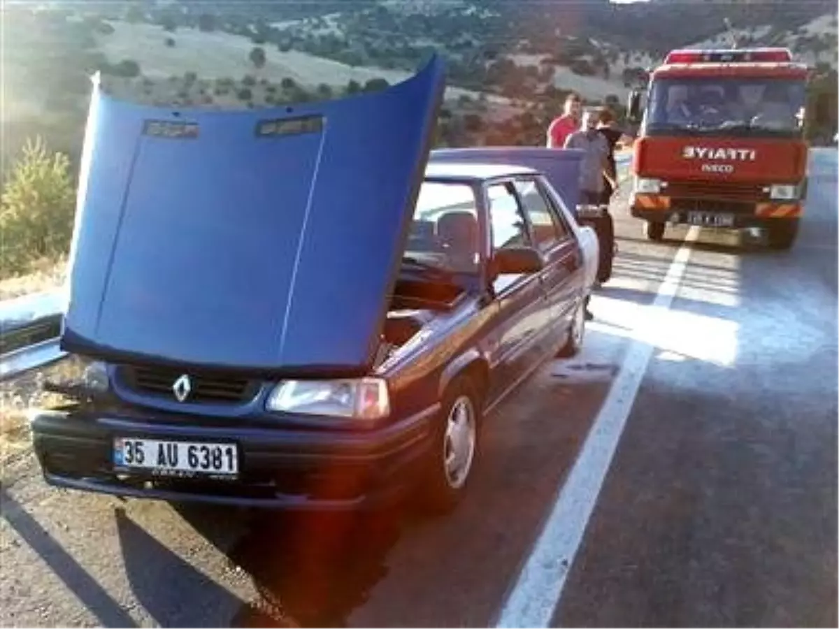 Bariyerlere Çarpan Otomobilde 1 Kişi Yaralandı