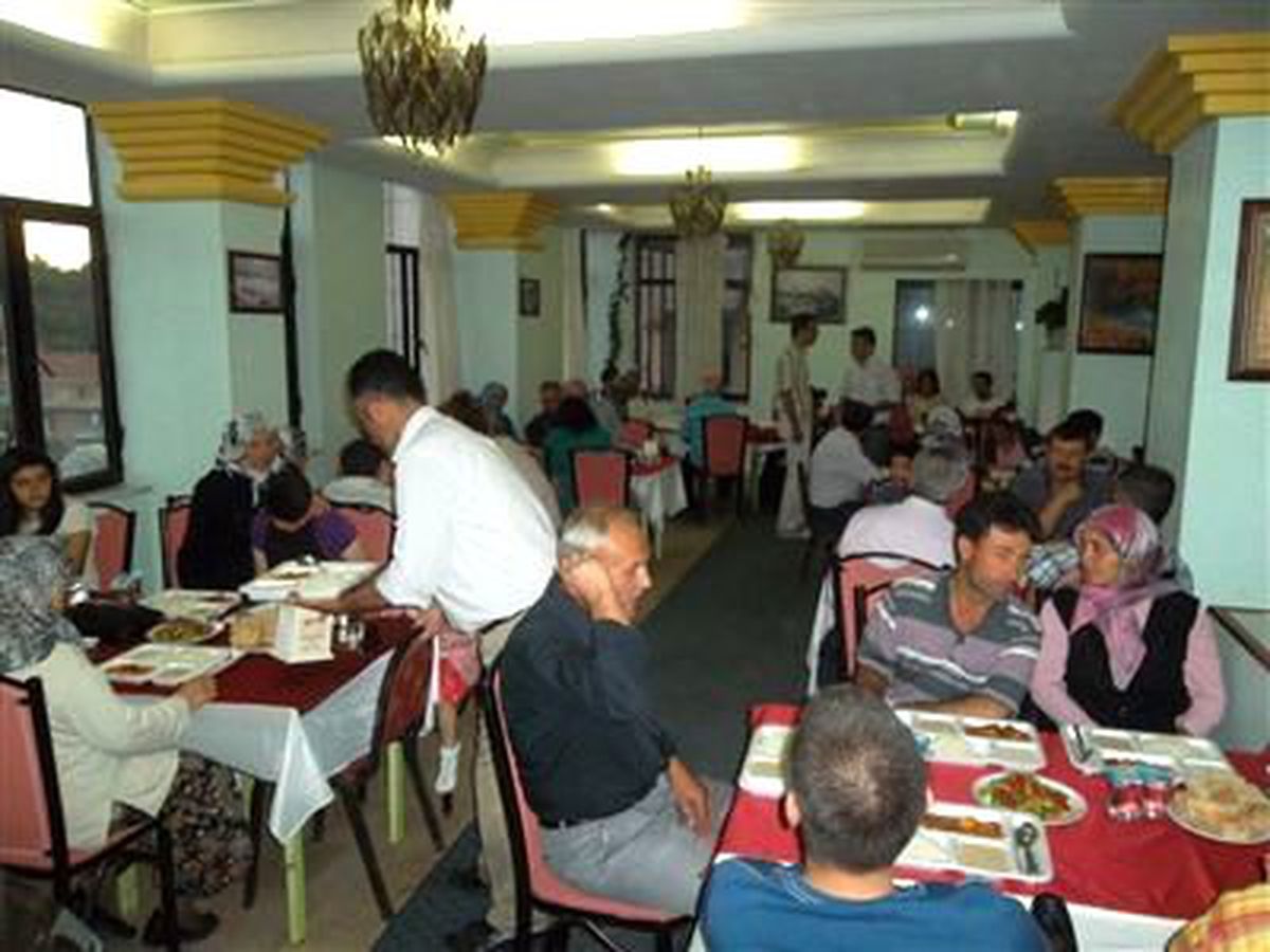 Başkan Akyol, Engellilere İftar Yemeği Verdi
