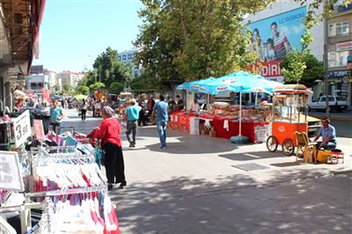Bayram Öncesi İşportajılar Sokakları Hareketlendirdi