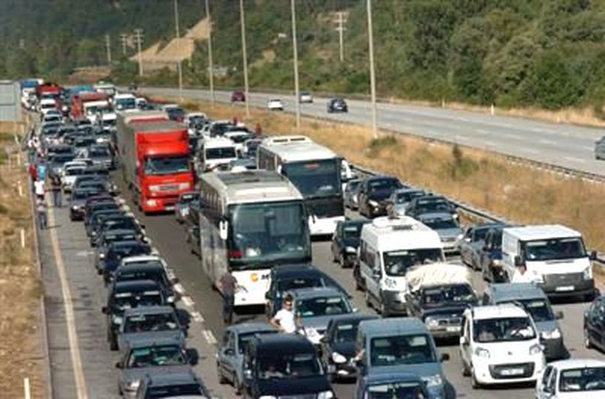 Bayram Tatilcileri TEM\'i Kilitledi