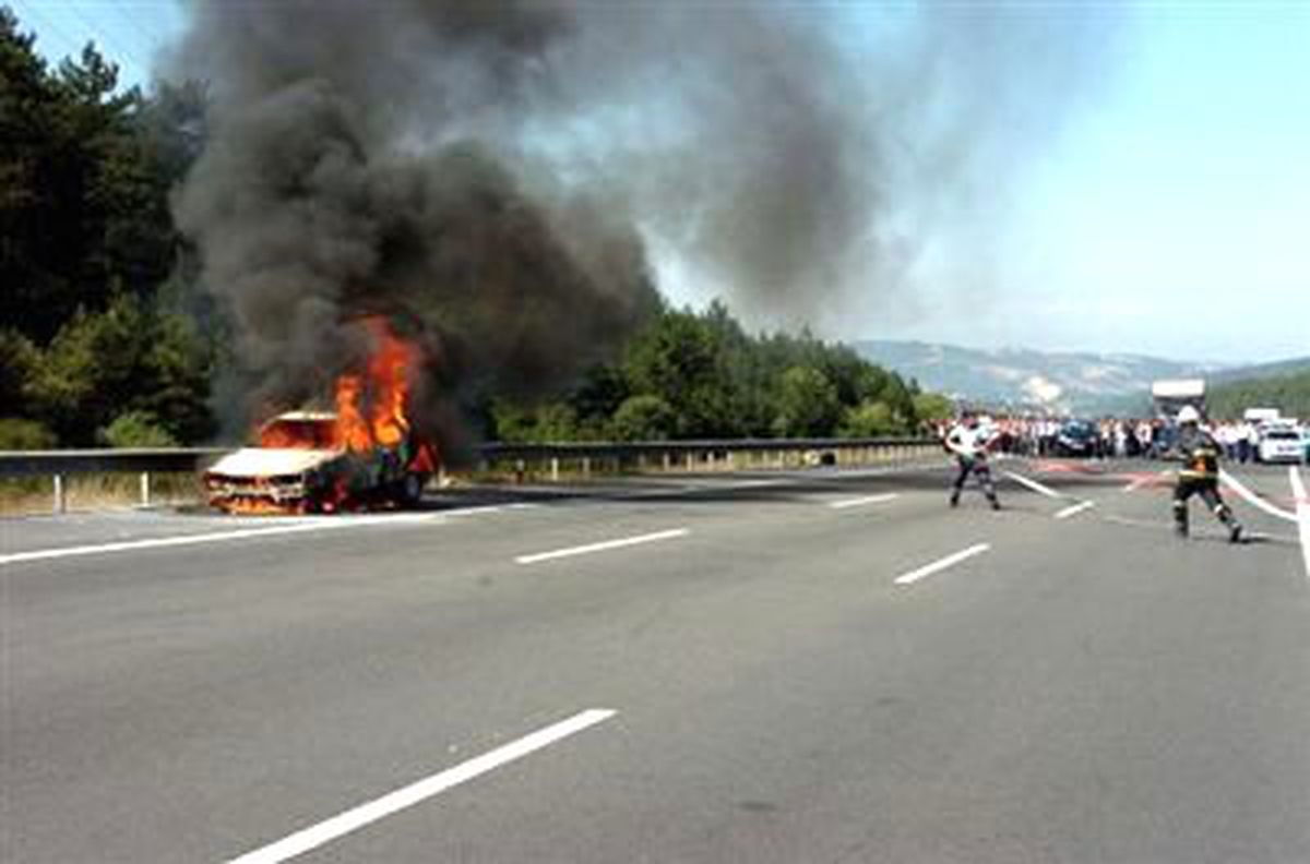 Bayramlaşmaya Giderken Otomobili Alev Alev Yandı