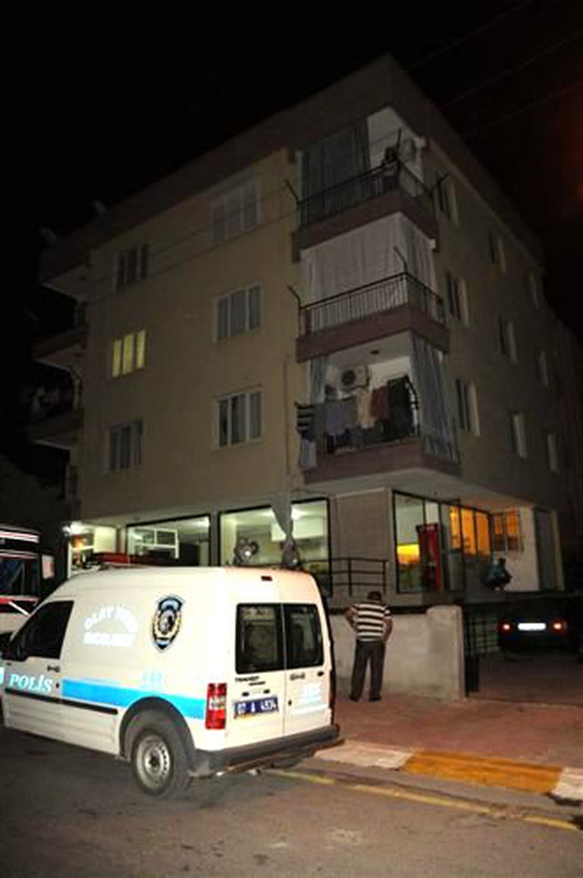 Eşi ile Kavga Etti, Kolunu Cama Vurunca Öldü