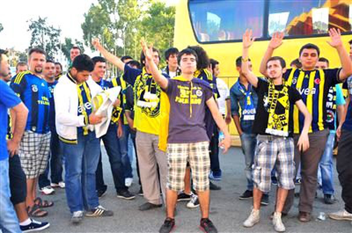 Fenerbahçe Taraftarı Atatürk Stadını Doldurmaya Başladı