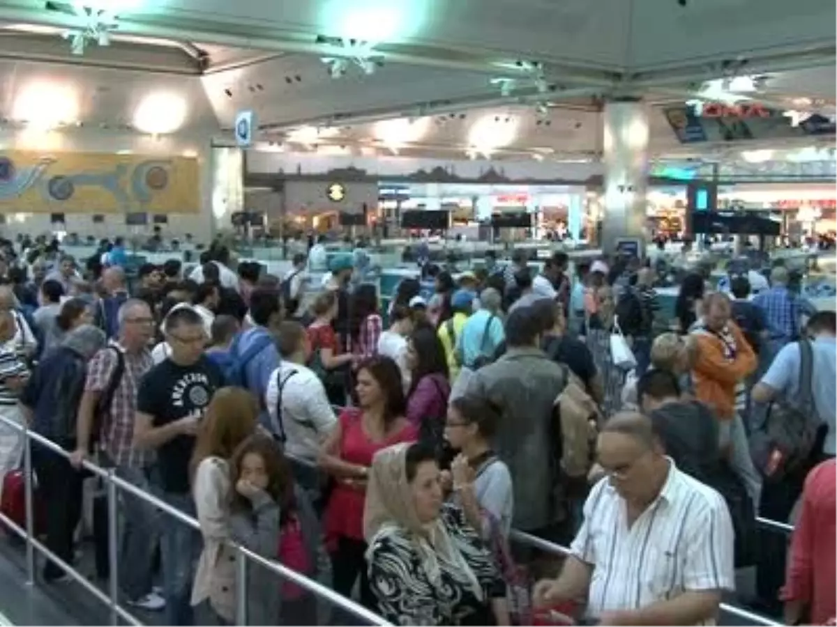 Havalimanında Bayram Yoğunluğu