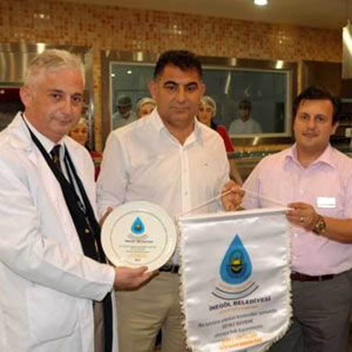 İnegöl Belediyesi\'nden 5m Migros\'a Beyaz Bayrak Ödülü