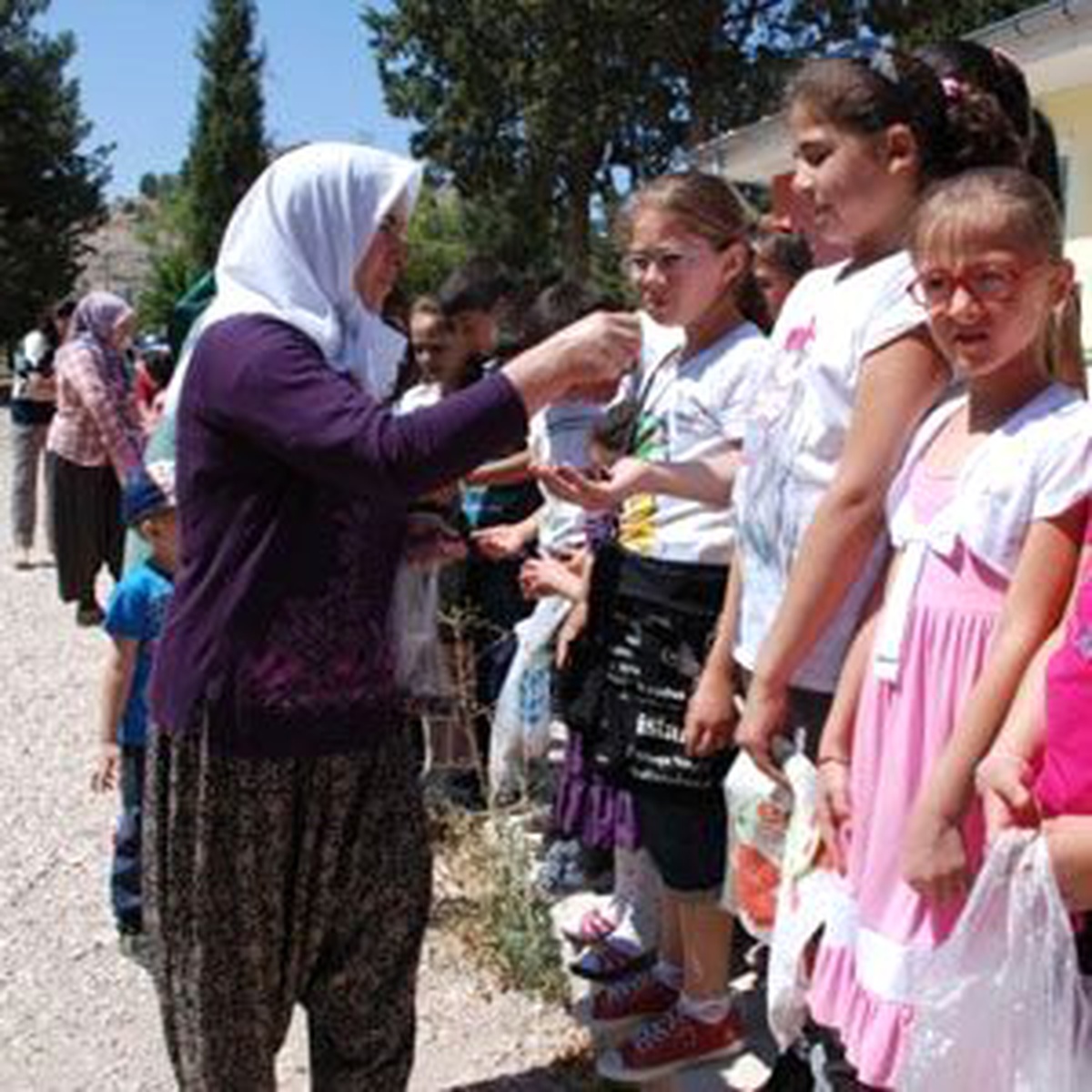 Karamanlı\'da Bayram Geleneği Yaşatılıyor
