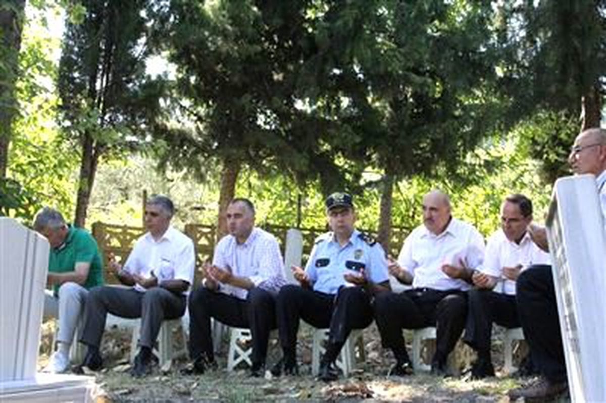 Karamürsel\'de Deprem Şehitleri Anıldı