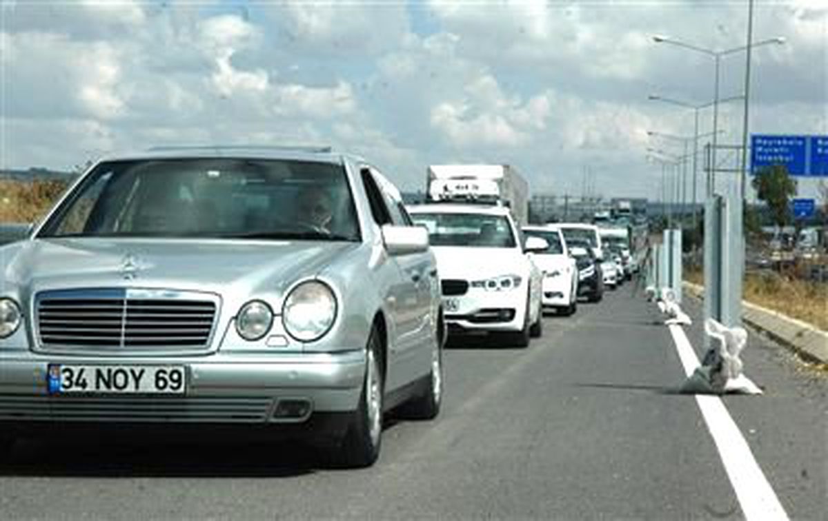 Köprüden Kaçarken Trafik Çilesine Yakalandılar
