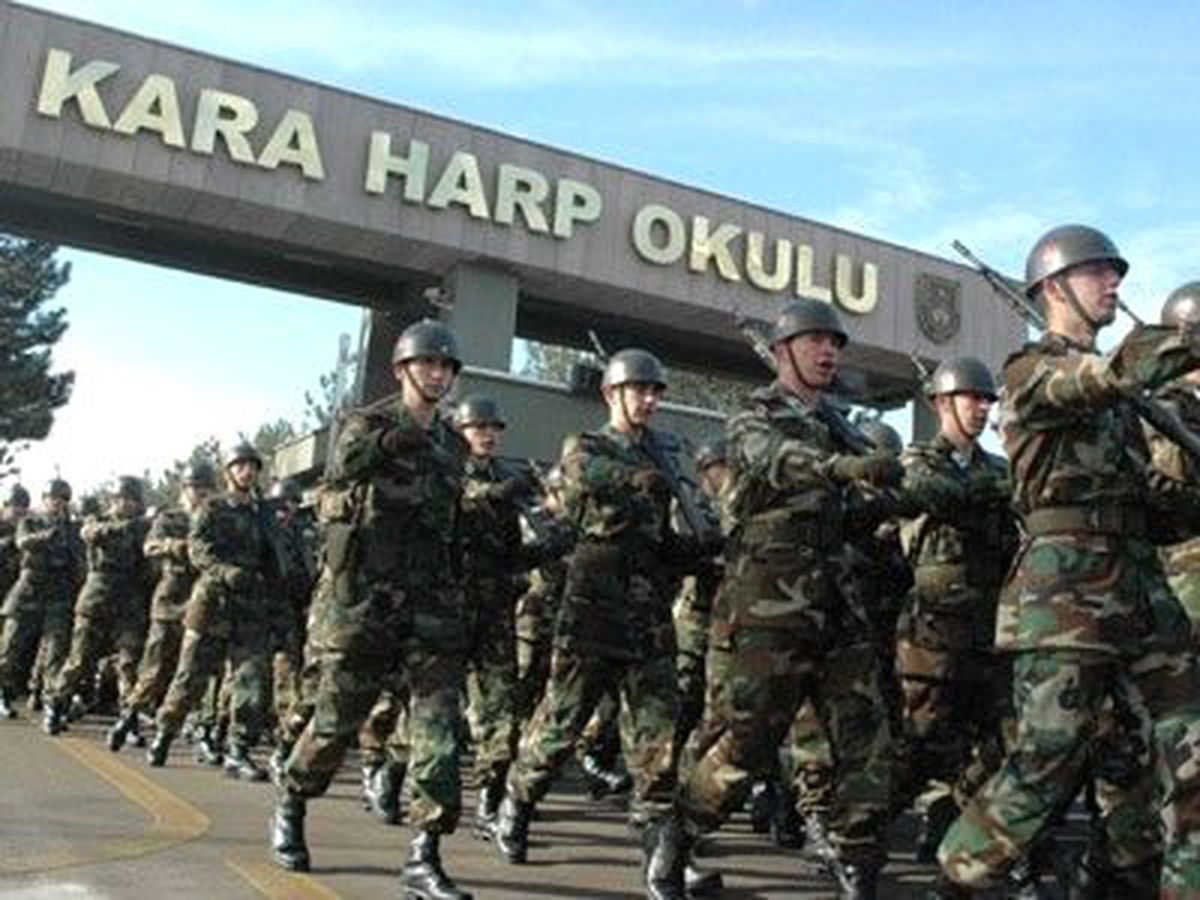 Makedonya\'dan Kara Harp Okulu\'na Devlet Nişanı