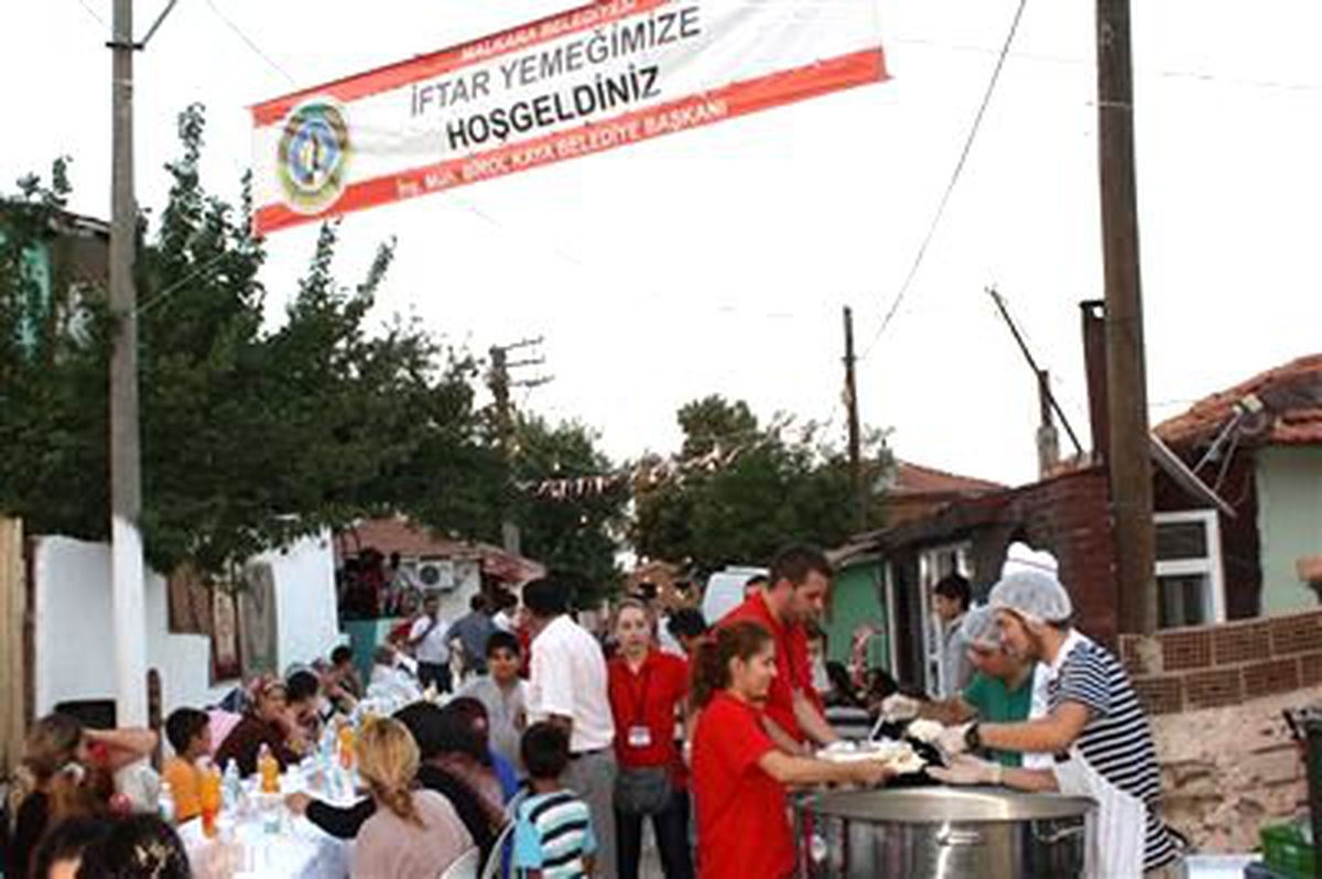 Malkara\'da Ramazan Ayının Son Sokak İftarı