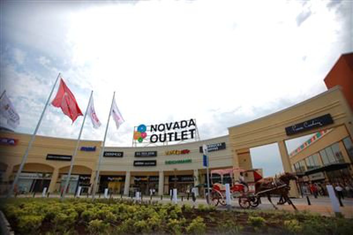Novada Outlet Söke\'de Alışveriş Yapanlar Kazanıyor
