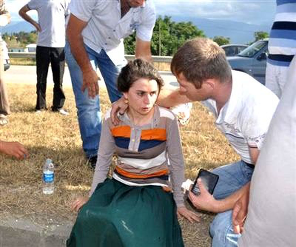 Otomobil Takla Attı: 2 Yaralı