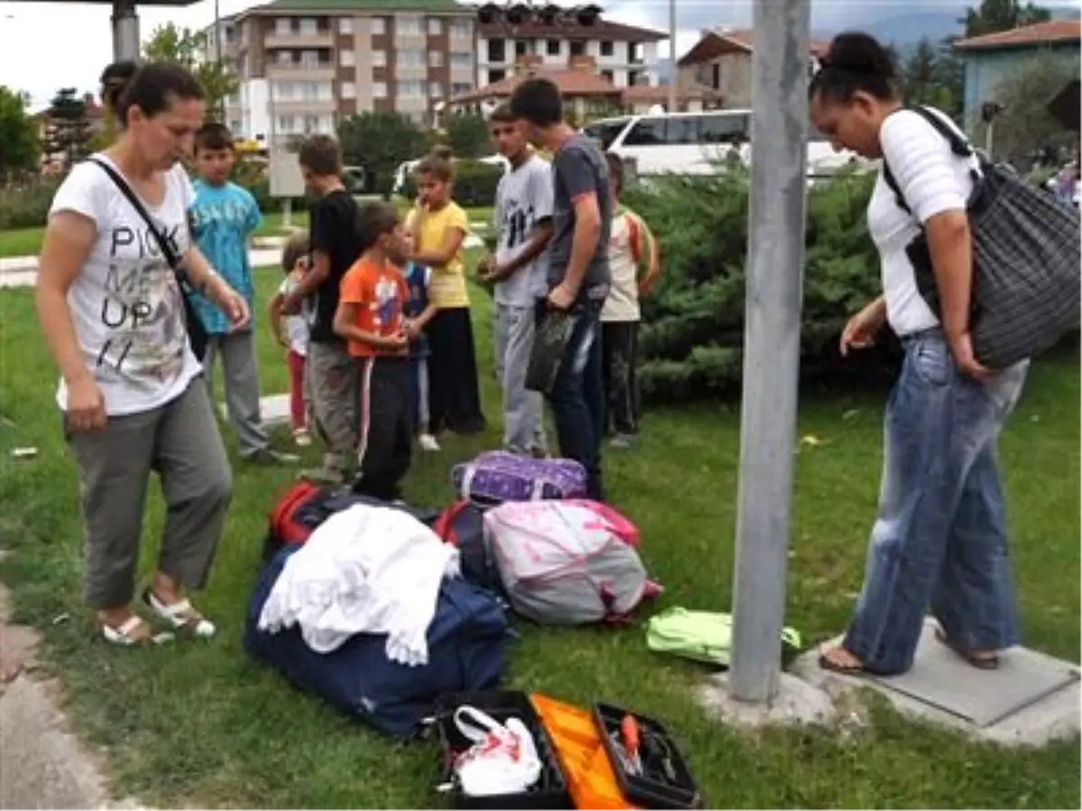 (Özel Haber) 7 Kişilik Aile Otomobilde Yanmaktan Son Anda Kurtuldu