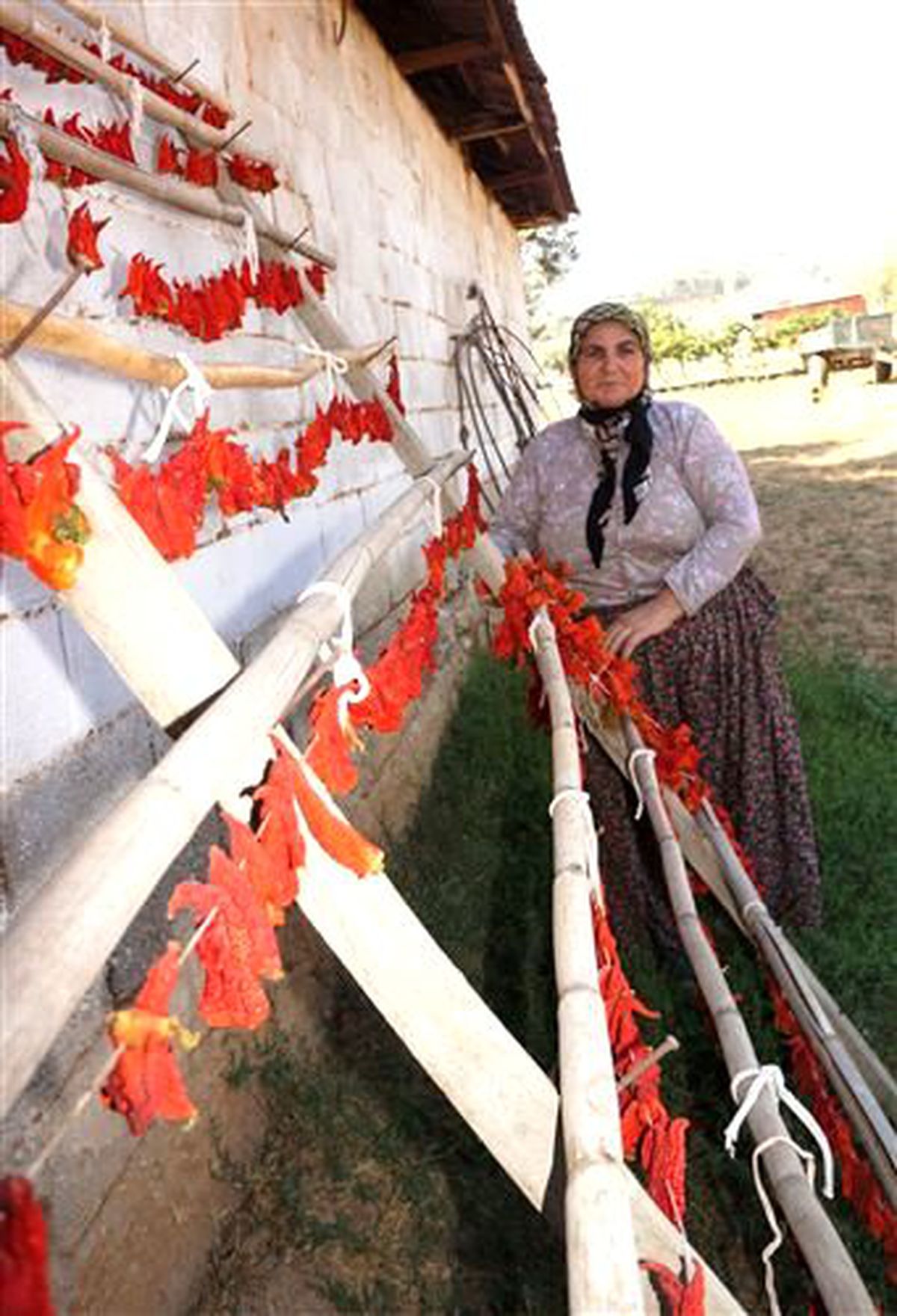 Sarıgöl\'de Kışlık Yiyecek Hazırlığı