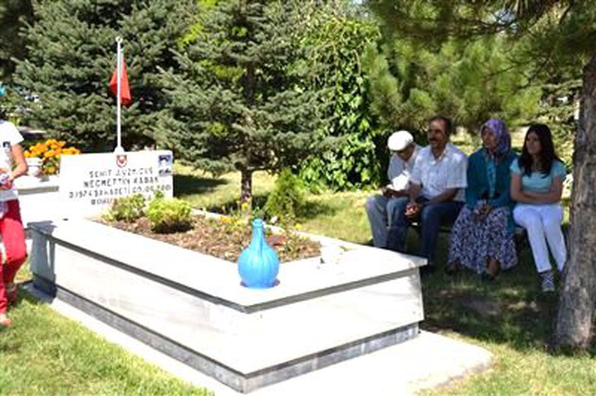 Şehit Aileleri Oğullarının Mezarını Ziyaret Etti