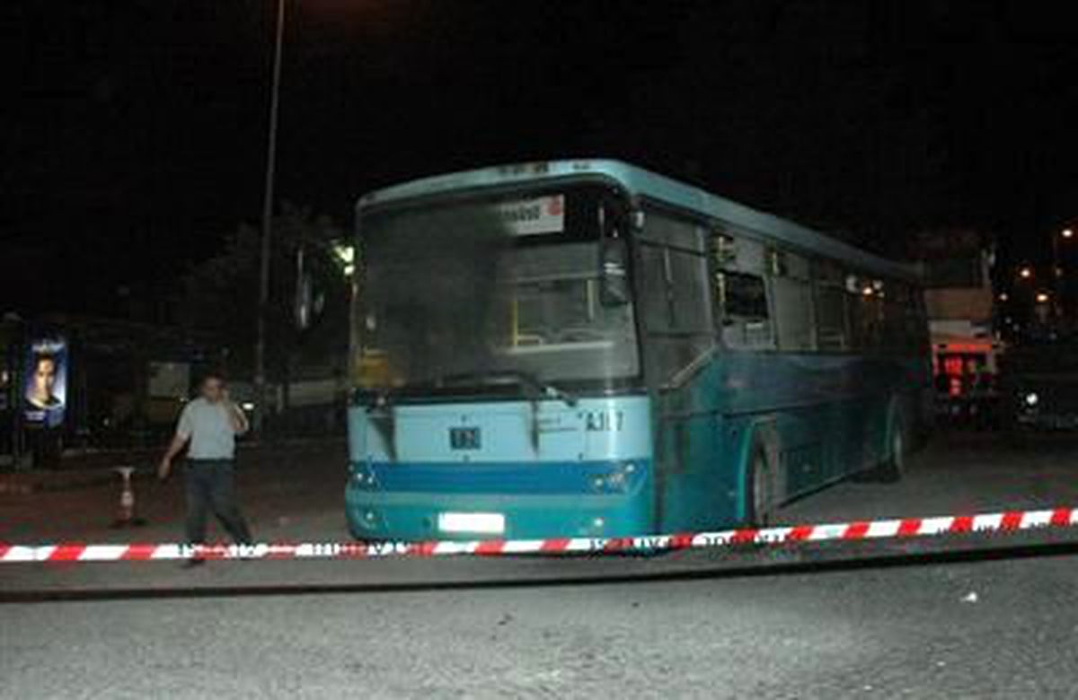 Şişli\'de Halk Otobüsüne Molotoflu Saldırı