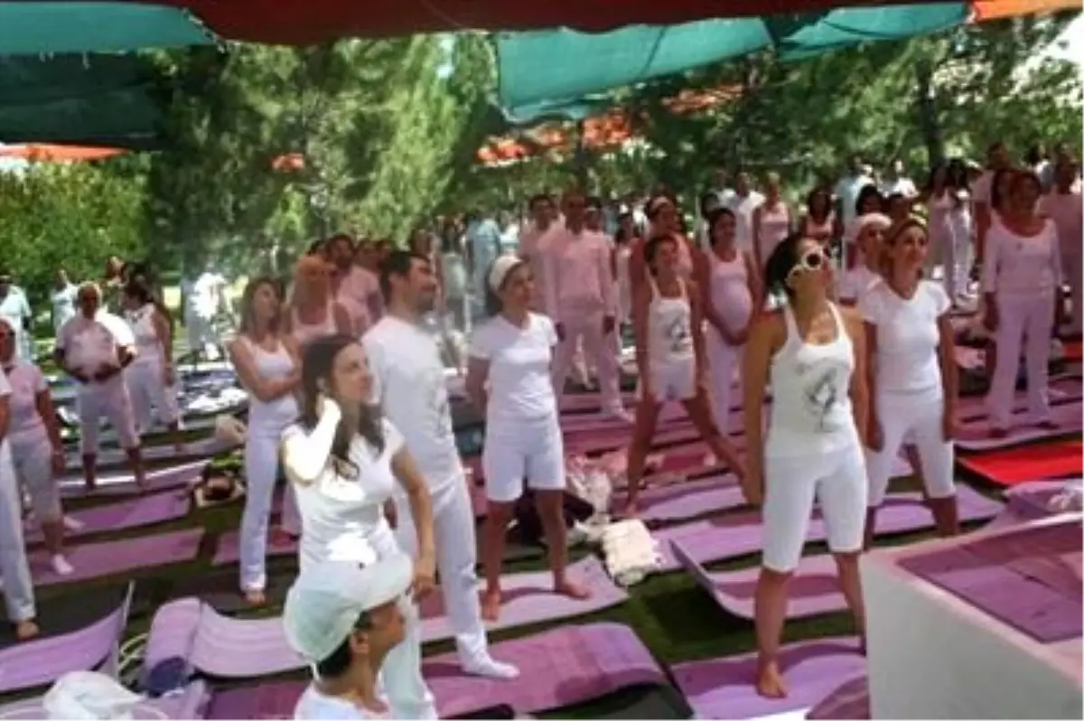 'Yoga Huzur, Mutluluk ve Sağlık Kaynağı'