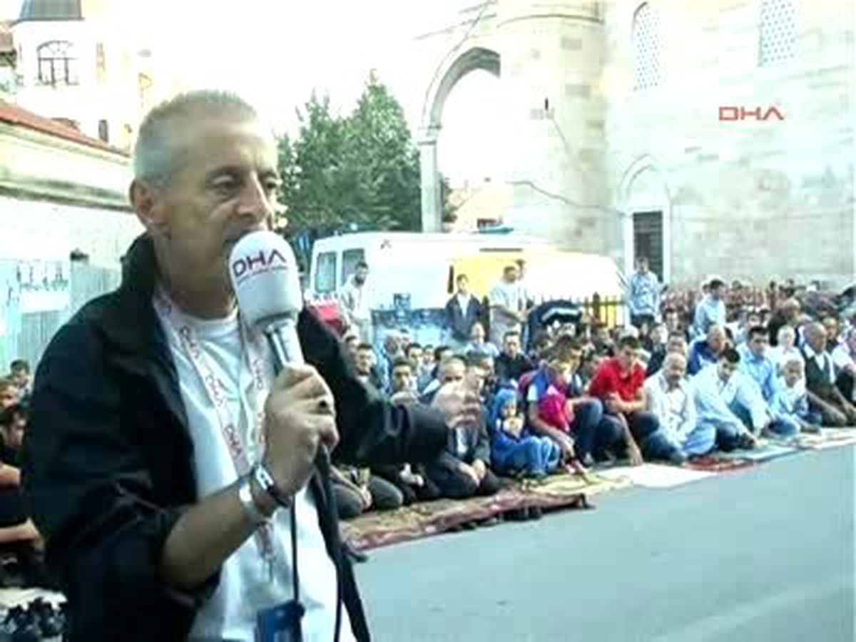 1priştine ve Tiran\'da Ramazan Bayramı Namazında Camiler Doldu Taştı