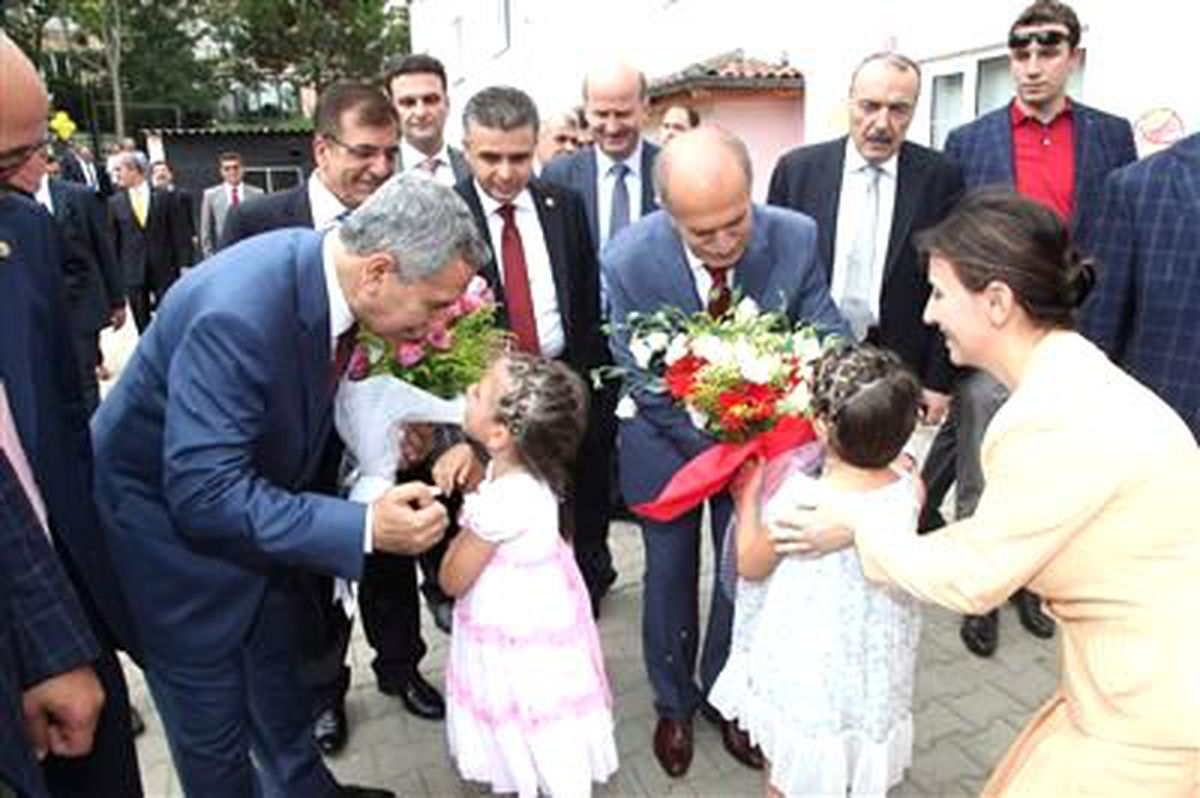Bakan Arınç\'tan Huzurevine Bayram Ziyareti