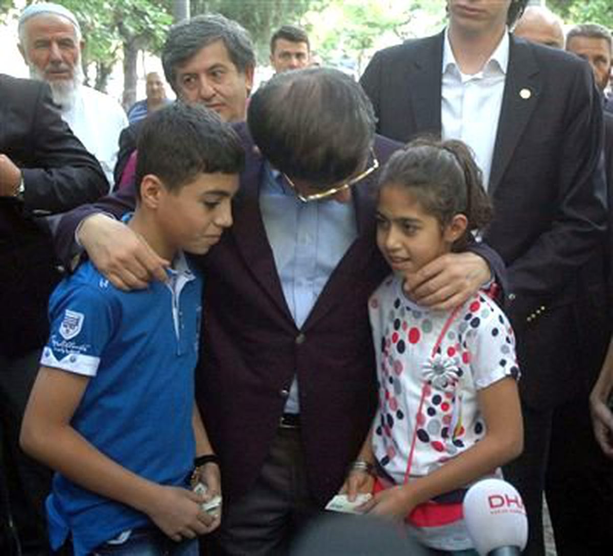 Bakan Davutoğlu Bayram Namazını Konya\'da Kıldı
