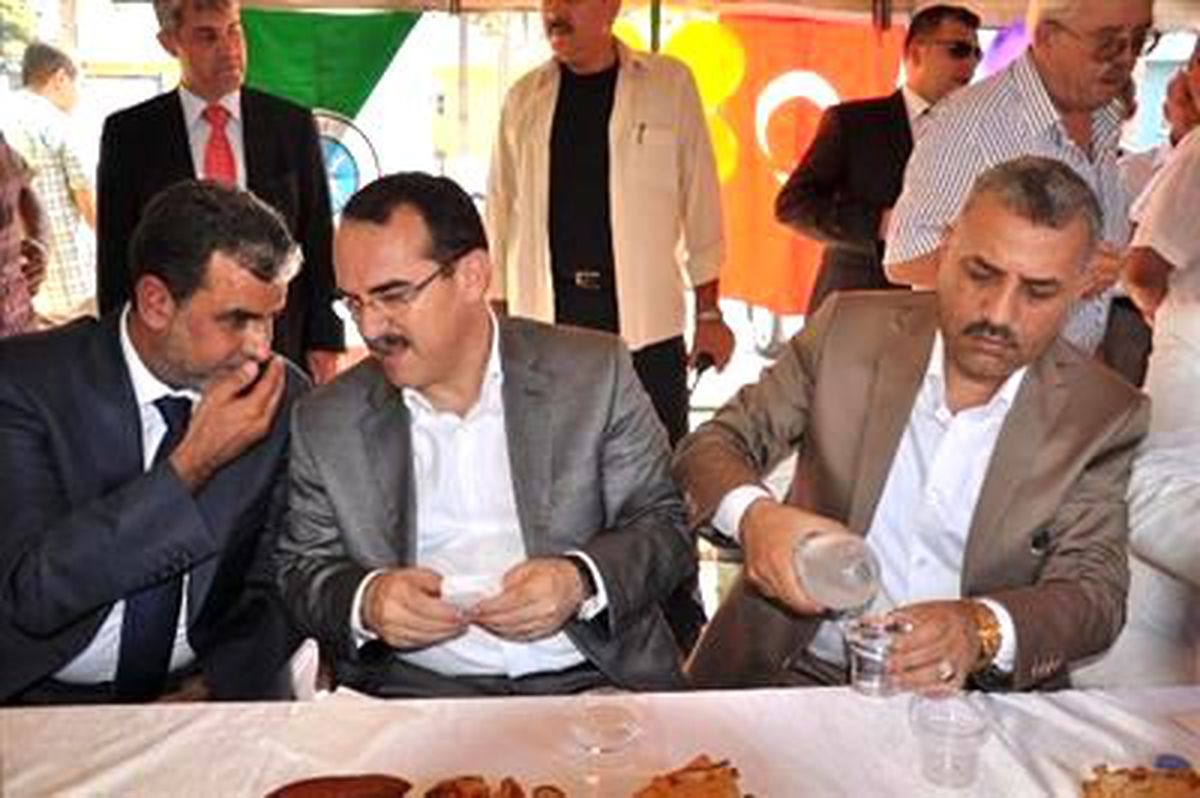 Bakan Ergin, Türkiye\'ye Sığınan Suriyeli\'lerle Bayramlaştı