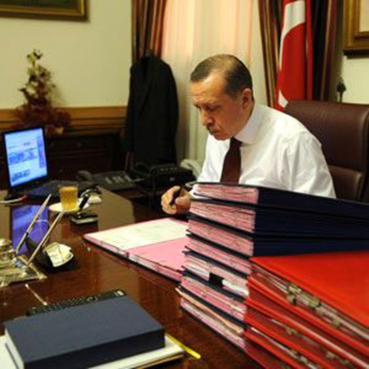 Başbakan Erdoğan Çalışma Ofisinde