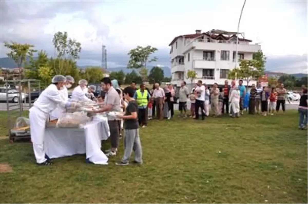 Başiskele Belediye\'si Ramazan Boyunca 11 Bin Kişiye İftar Verdi