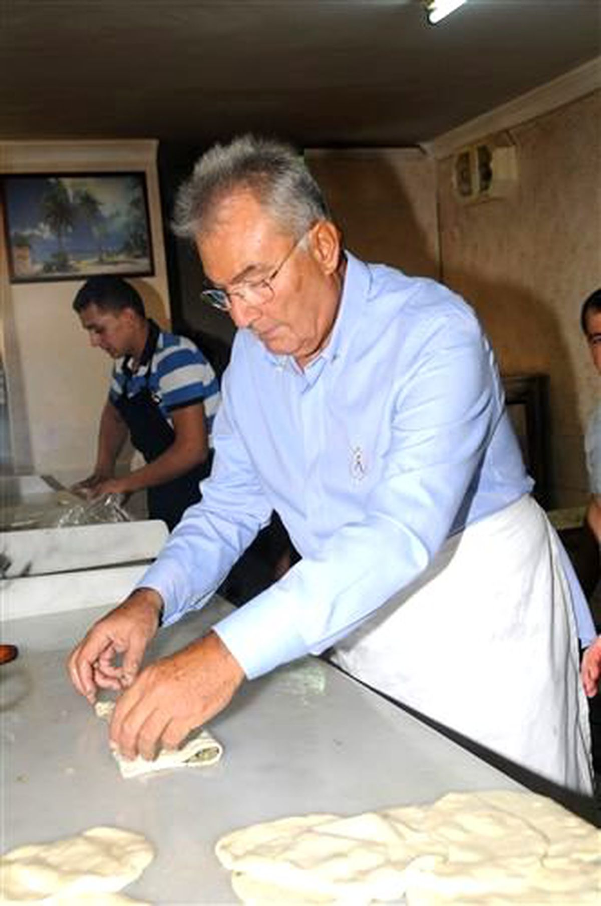 Baykal, Önce Börek Açtı Sonra Gazetecilere Yedirdi