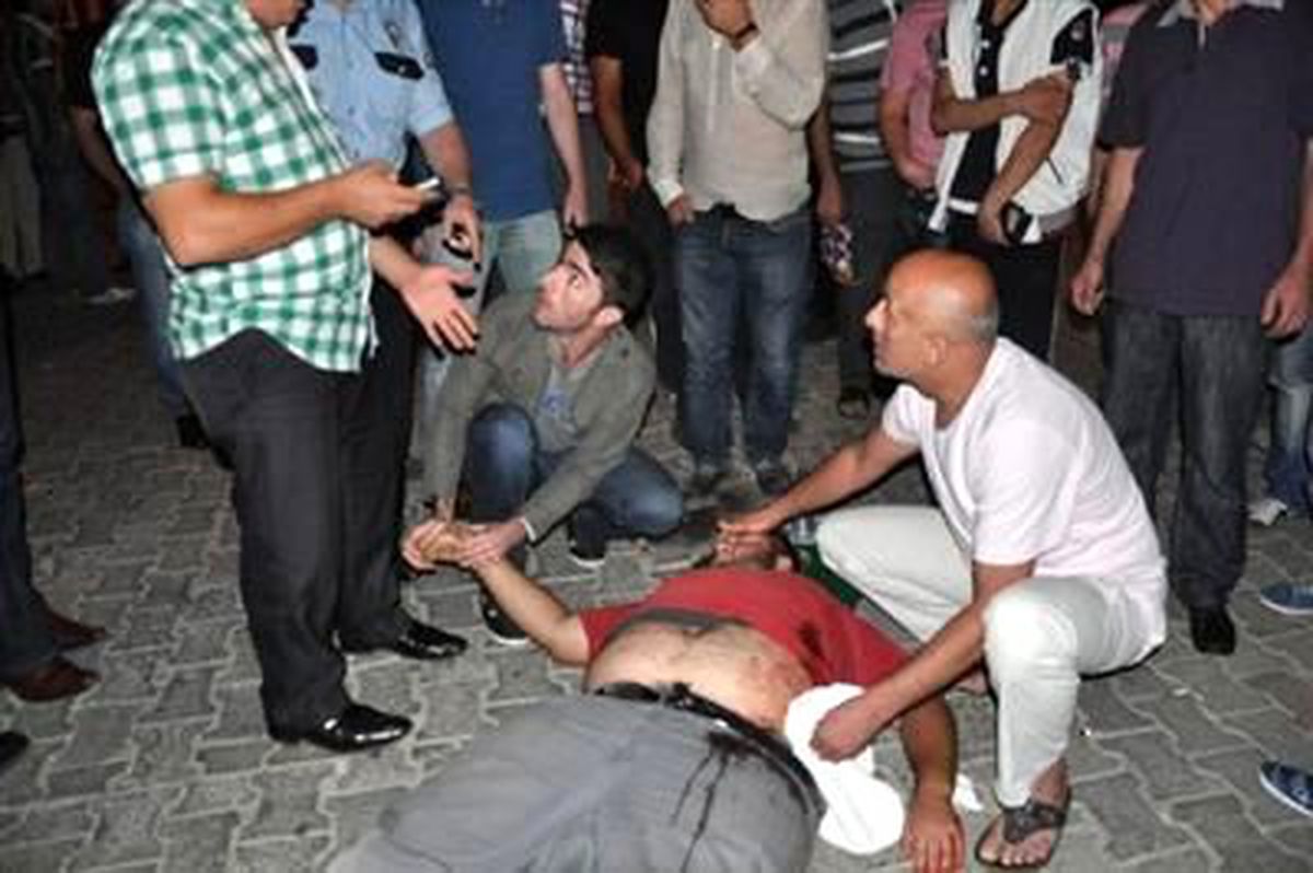 Bayram Alışverişi Dönüşünde Bıçaklandı