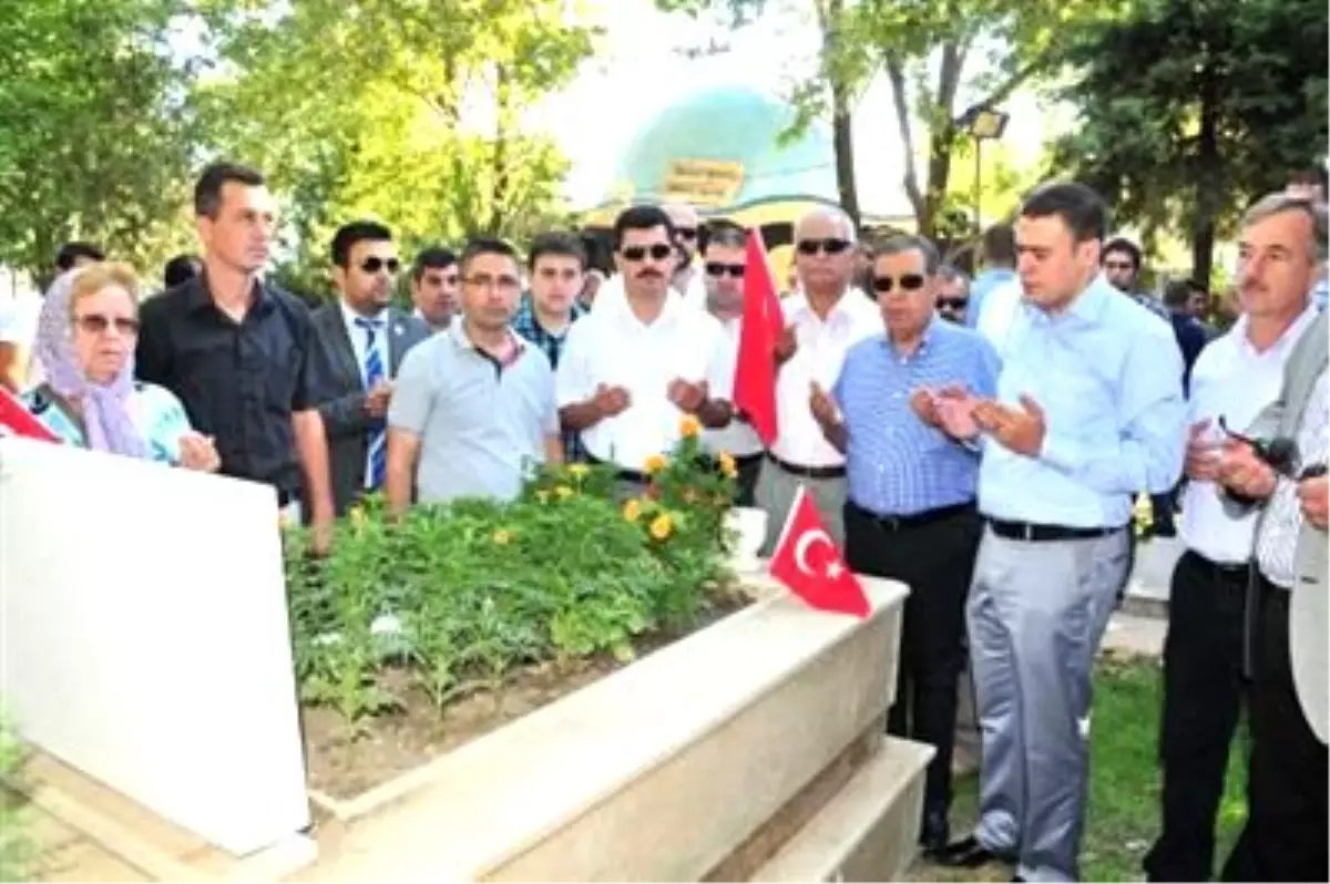 Bayram Namazı Çıkışı Şehitlik Ziyareti