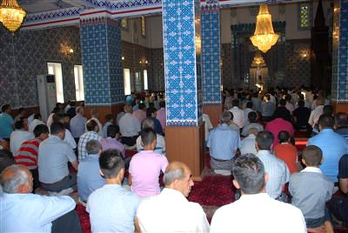 Bayram Namazında Camiler Dolup Taştı
