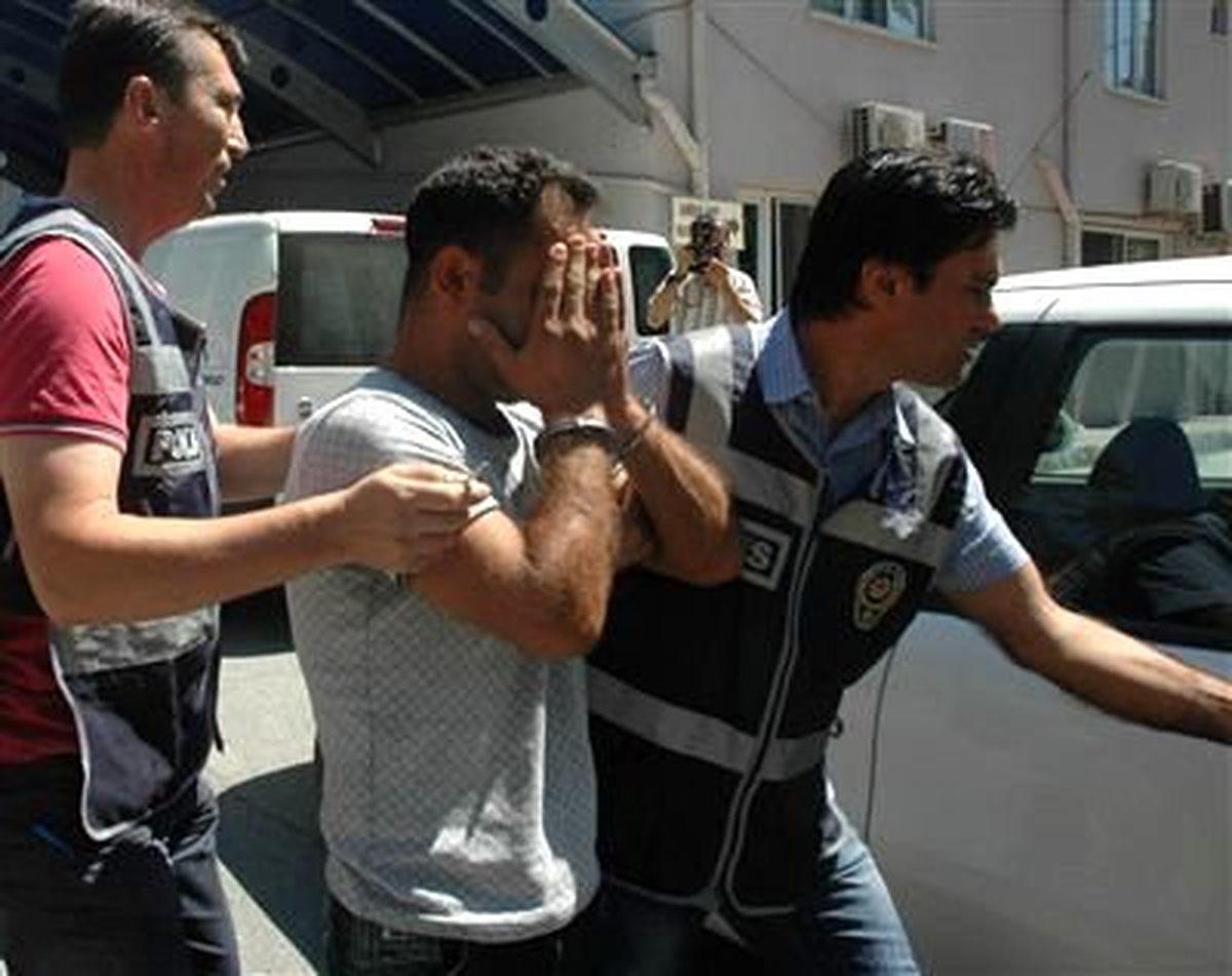 Boşandığı Eşi ve Baldızını Bıçaklayan Polise Teslim Oldu