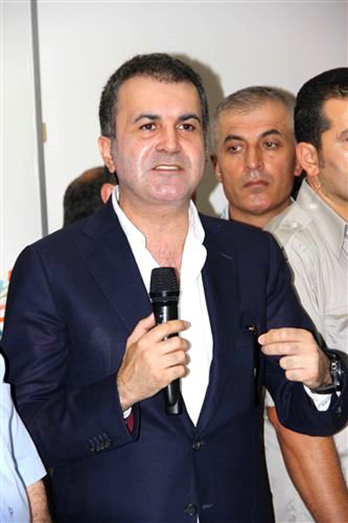 Çelik\'ten "Şuursuz Milletvekilleri" Çıkışı