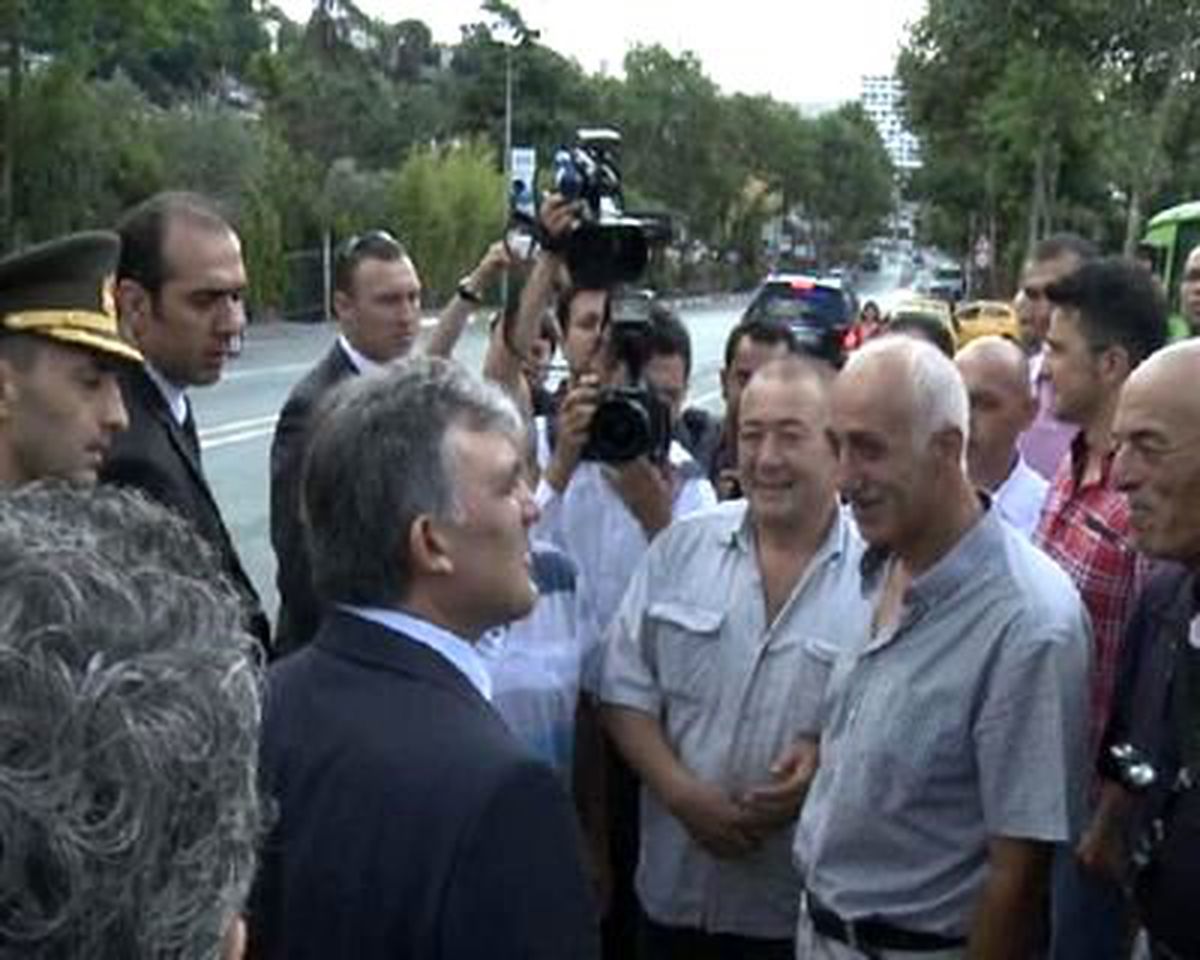 Cumhurbaşkanı Gül, Minibüs Durağında