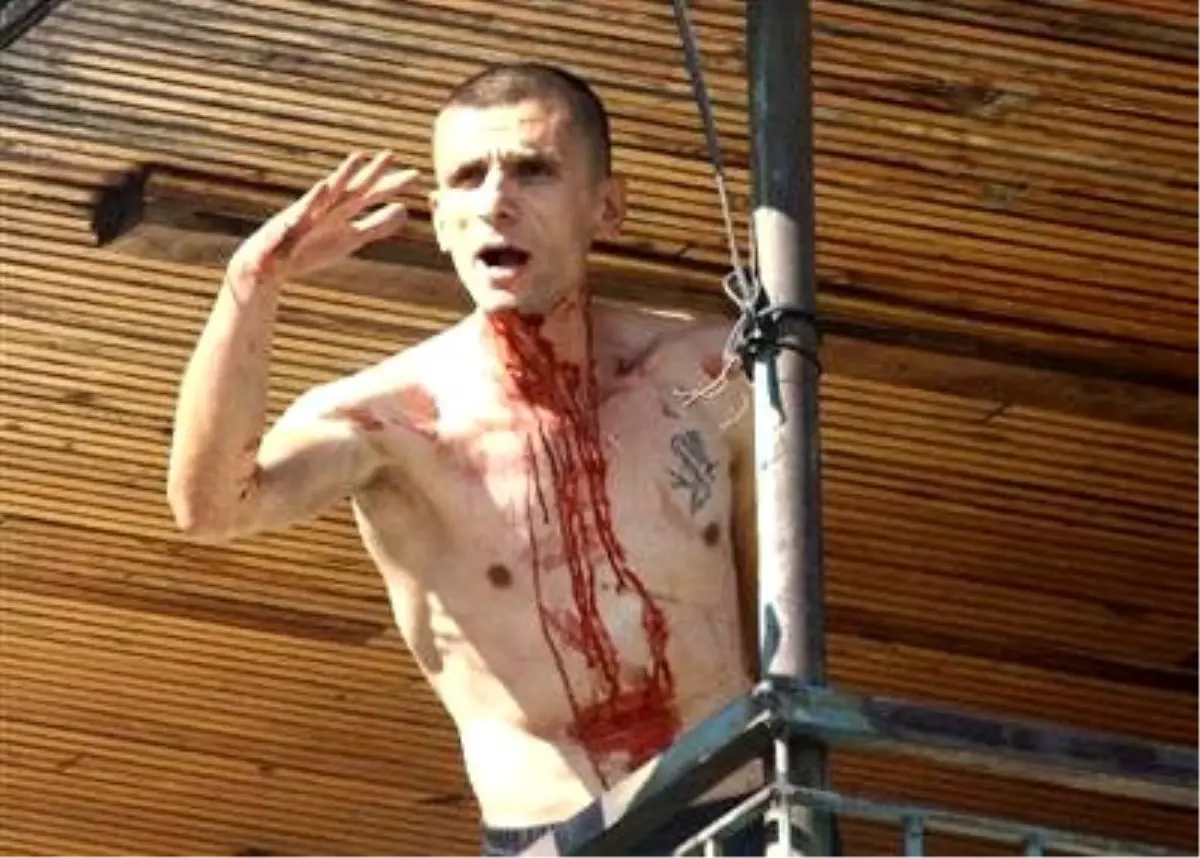 Eşiyle Tartıştı, Falçatayla Kendini Kesti