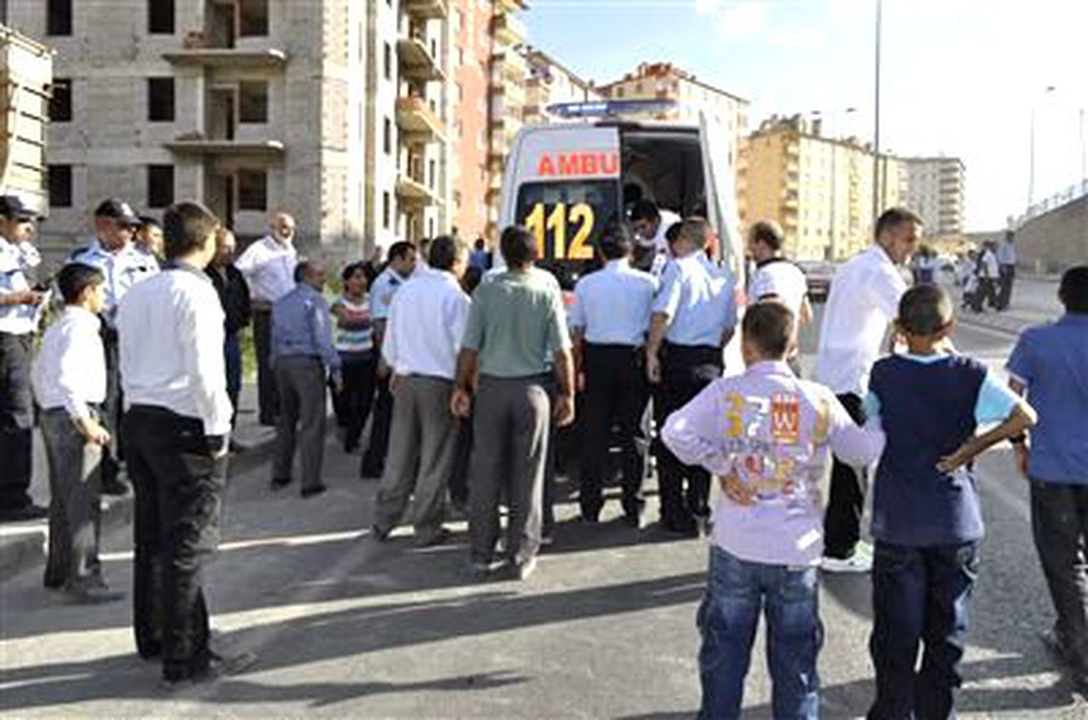 Hurdaya Dönen Araçtan Sağ Kurtuldular
