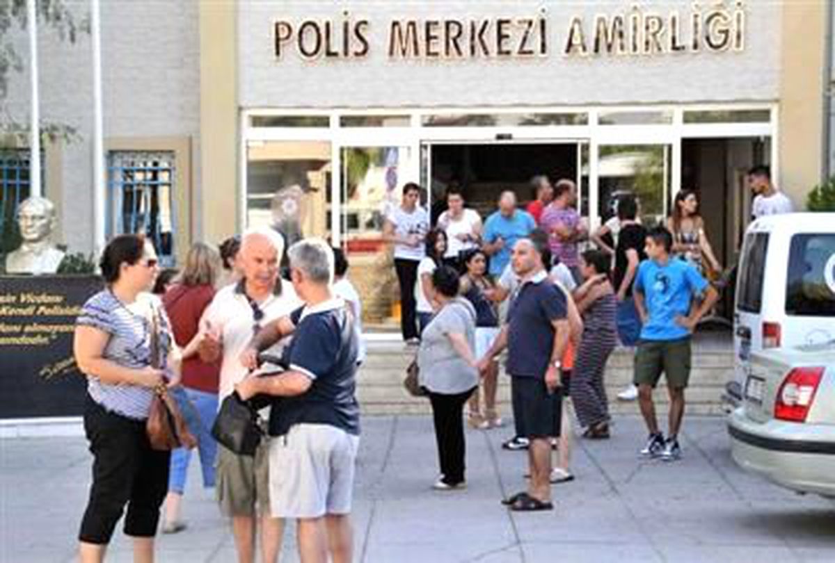 İnternetten Rezervasyon Yaptıran Tatilciler Sokakta Kaldı