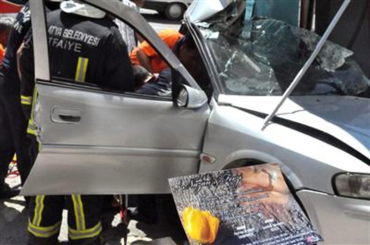 Kazada Hayatını Kaybeden Gencin Otomobilinden Düğün Davetiyesi Çıktı