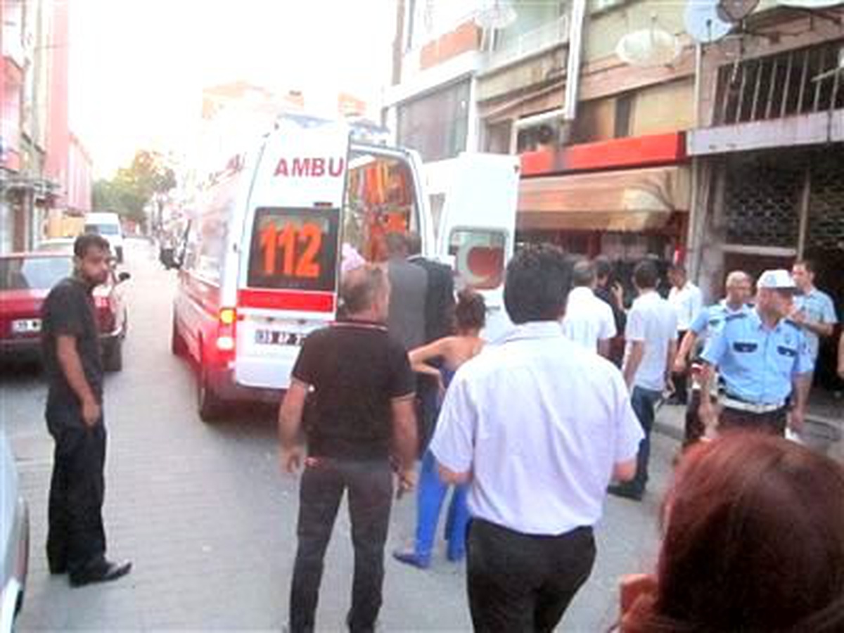 Lüleburgaz\'da Barda Gençler Arasında Kavga: 4 Yaralı