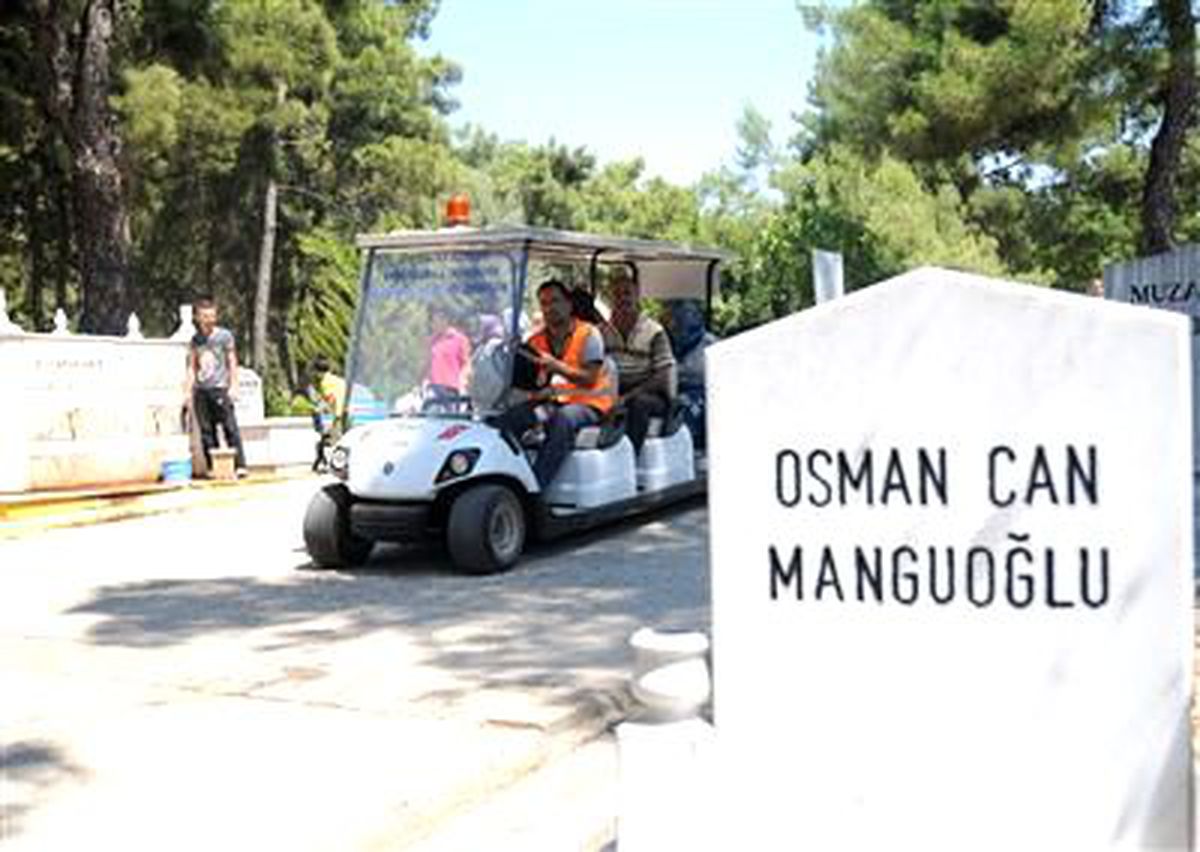 Mezarlıkta Golf Arabalı Servis