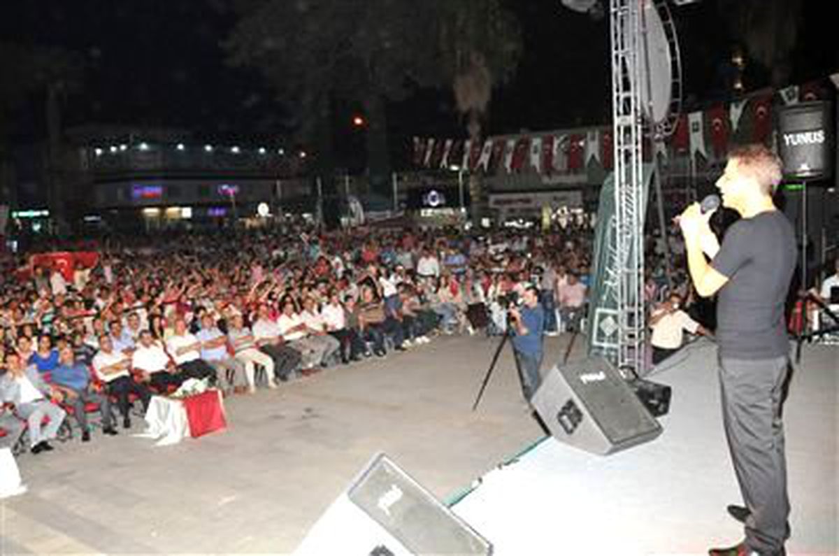 Mustafa Yıldızdoğan Sevgisi Meydana Sığmadı